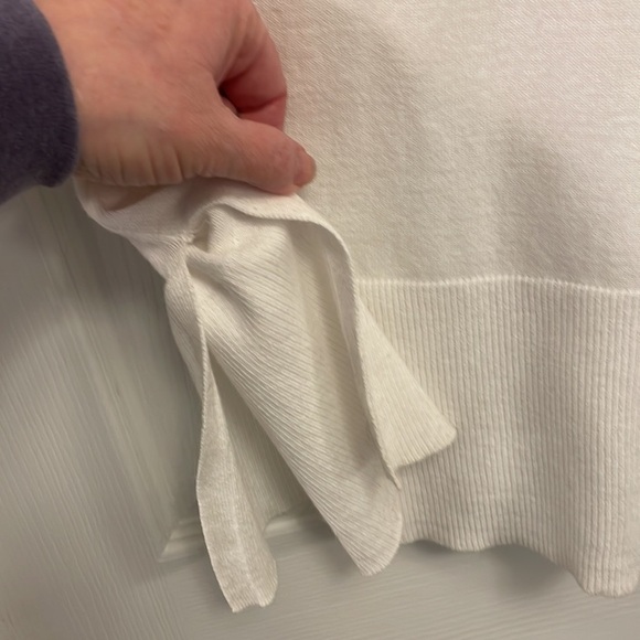 89th & Madison Size Medium Super Soft Sweater with 3/4 Sleeves and “x” detail - Picture 4 of 4